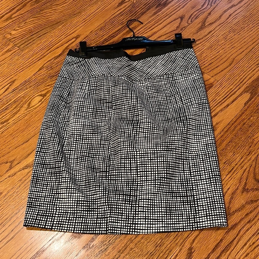 Express Design Studio Women’s Black And White Print Skirt Size 0